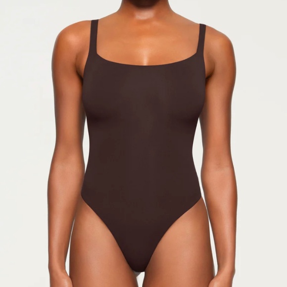 SKIMS Tops - SKIMS Fits Everybody Square Neck Bodysuit